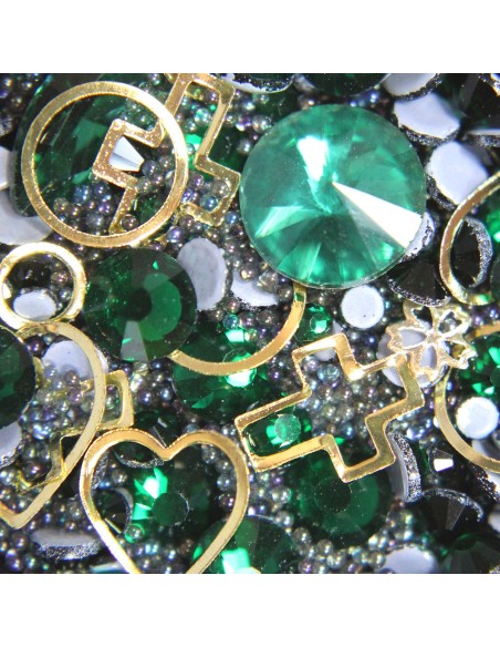 MIX CRISTALE FAȚETATE VERZI SI ORNAMENTE UNGHII MIX CRISTALE FAȚETATE VERZI SI ORNAMENTE UNGHII