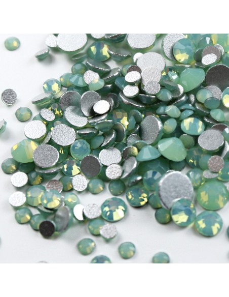 CRISTALE FAȚETATE VERNIL OPAC CU REFLEXII CF24 CRISTALE FAȚETATE VERNIL OPAC CU REFLEXII CF24